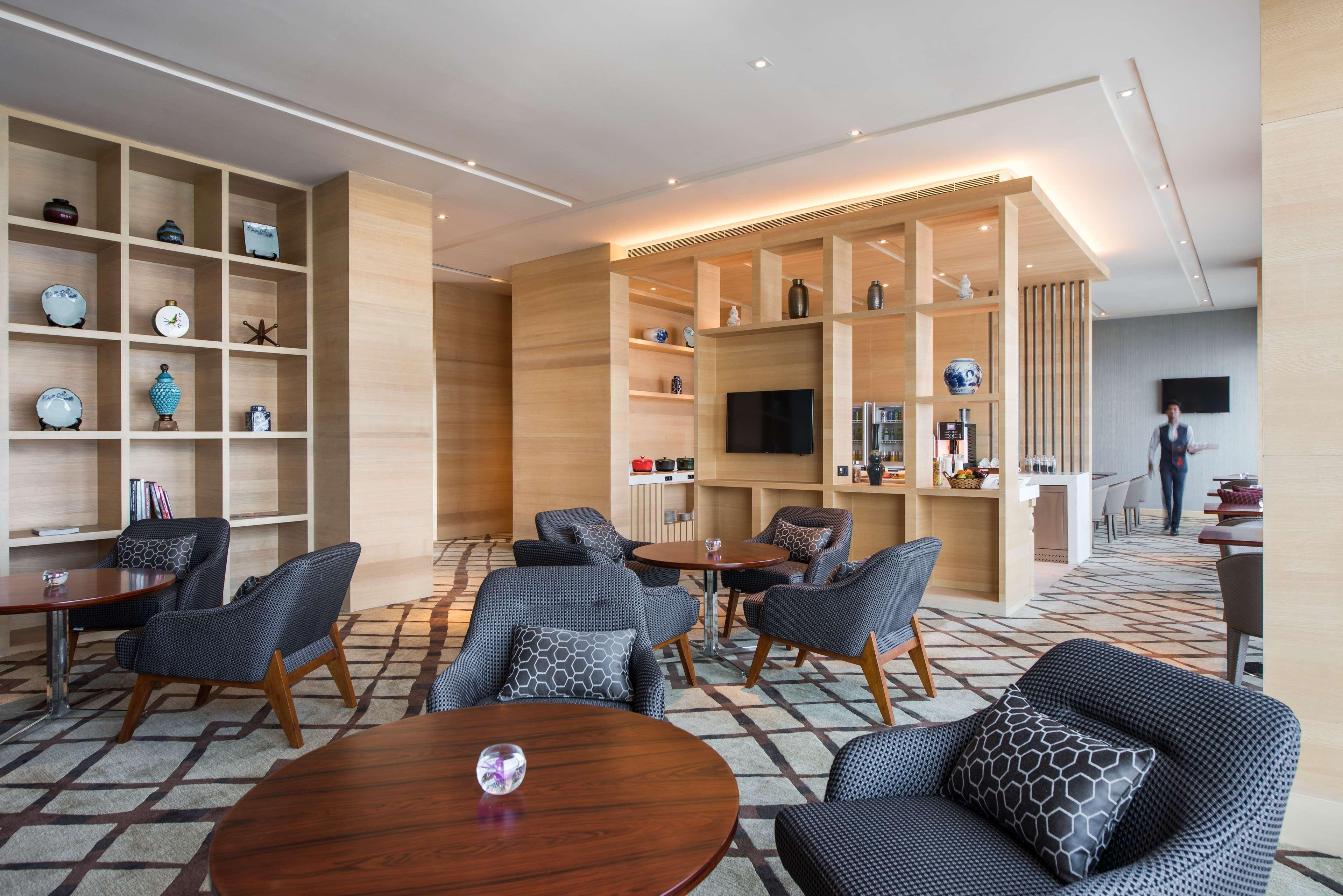 하얏트 리젠시 럭나우 러크나우 외부 사진 Club Lounge at the hotel